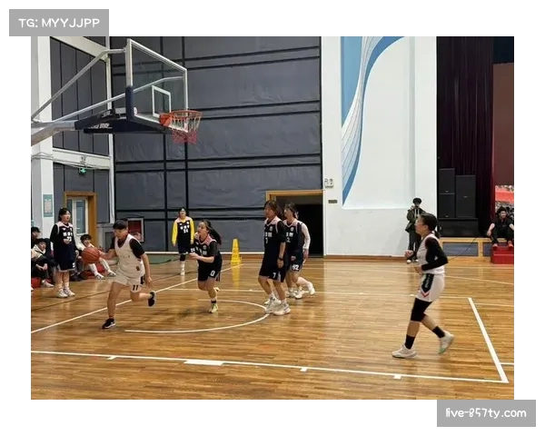 球类项目竞争激烈进行 年轻运动员展现技术潜力